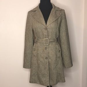 Better B herring bone patterned coat w/belt.